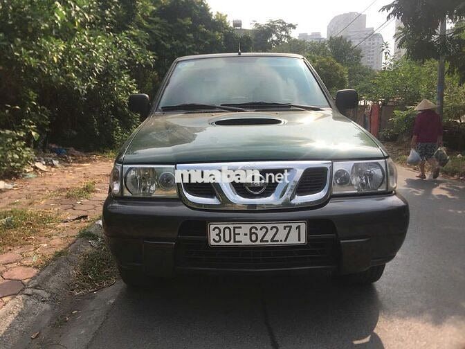 Nissan Terrano Xanh