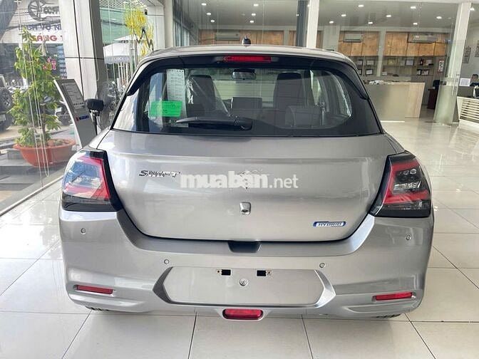 Suzuki Swift Hybrid 2026 Bạc giao ngay chỉ 190 tr
