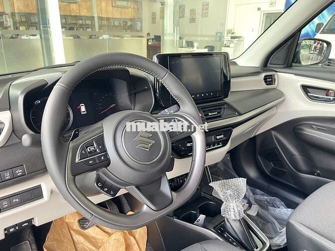 Suzuki Swift Hybrid 2026 Bạc giao ngay chỉ 190 tr