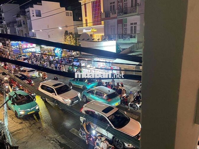 CHIA SẺ MẶT BẰNG TRỐNG TẦNG LỬNG