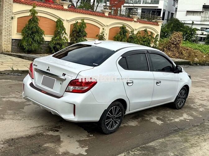 Mitsubishi Attrage model 2022 số sàn màu trắng