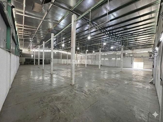 Chưa tới 100 ngàn/m2- thuê kho như hình 1100m2 sử dụng-LH 0909824911