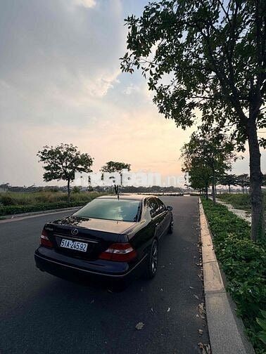 Lexus LS430 màu Đen