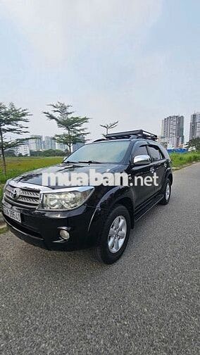Toyota Fortuner Đen 7 chỗ