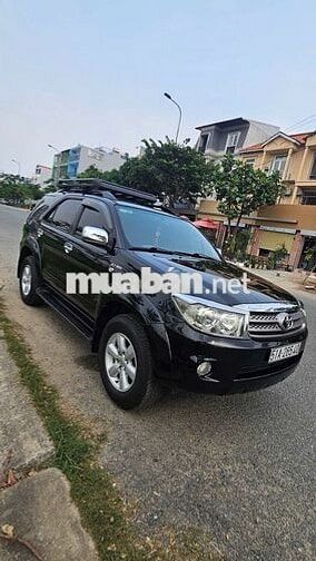 Toyota Fortuner Đen 7 chỗ