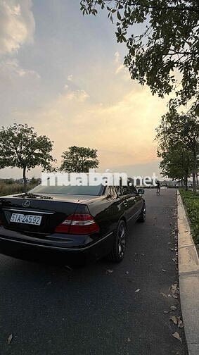 Lexus LS430 màu Đen