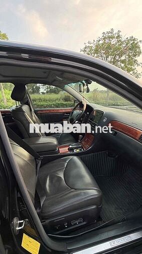 Lexus LS430 màu Đen