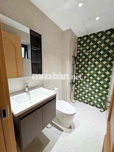 gia đình chuyển nhượng căn chung cư 2 ngủ, 2 vệ sinh, căn góc, 4,x tỷ.