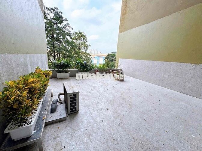 gia đình chuyển nhượng căn chung cư 2 ngủ, 2 vệ sinh, căn góc, 4,x tỷ.