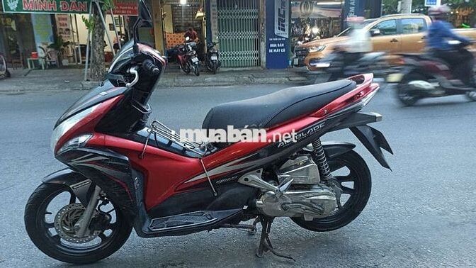 Honda Air Blade 2011 Đỏ đen bs 37 để rẻ 