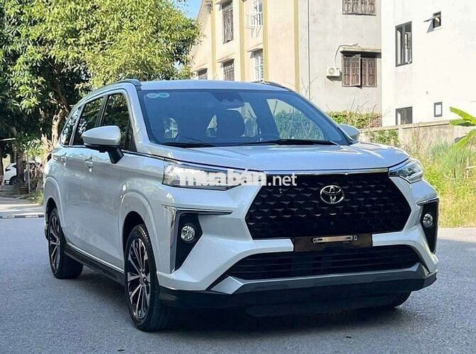 Toyota 7 chỗ Trắng Tự động