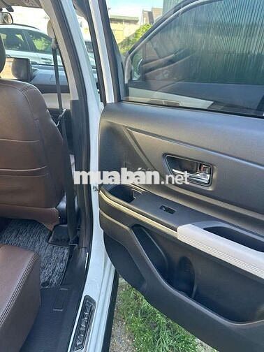 Toyota 7 chỗ Trắng Tự động