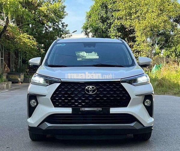 Toyota 7 chỗ Trắng Tự động