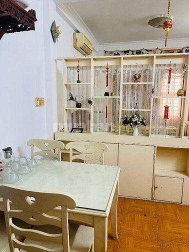 Cho thuê căn hộ mặt tiền trung tâm Quận 1 chính chủ