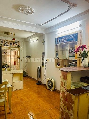 Cho thuê căn hộ mặt tiền trung tâm Quận 1 chính chủ