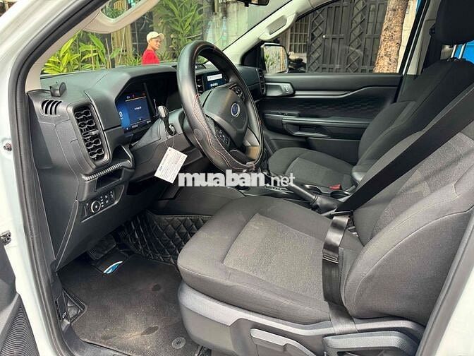 Ford Ranger XLS 2025 1 cầu AT 13.000km