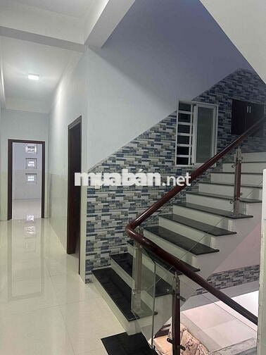 Cho thuê nhà nguyên căn, 1 trệt 2 lầu, 6pn, mặt tiền Nguyễn Tất Thành