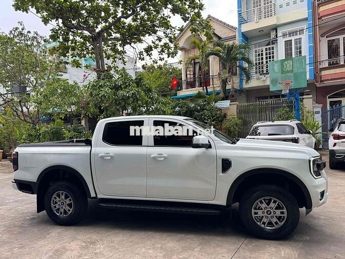 Ford Ranger XLS 2025 1 cầu AT 13.000km