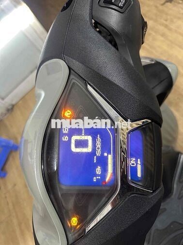 Honda SH 125 ABS 2022 đen đã dán sang màu xi măng