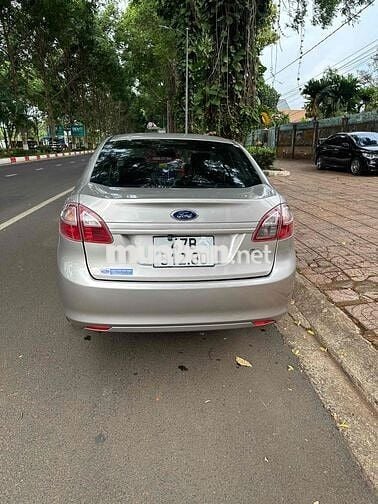 Ford Fiesta 2011 Vàng cát Tự động