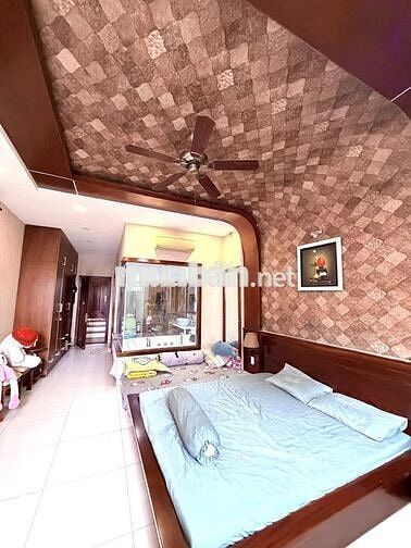 Nhà Mặt Tiền Ngay Nguyễn Sơn, Tân Phú, 4.5M X 18M, 4 Tầng Hơn 12 Tỷ