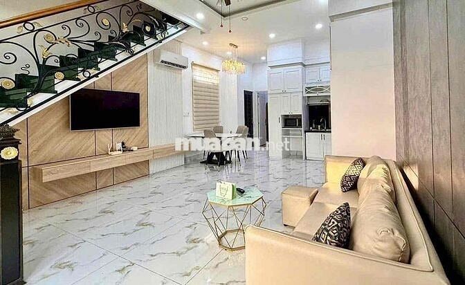 Nhà đẹp, sân ô tô full nội thất ngay Trung Tâm Thủ Dầu Một