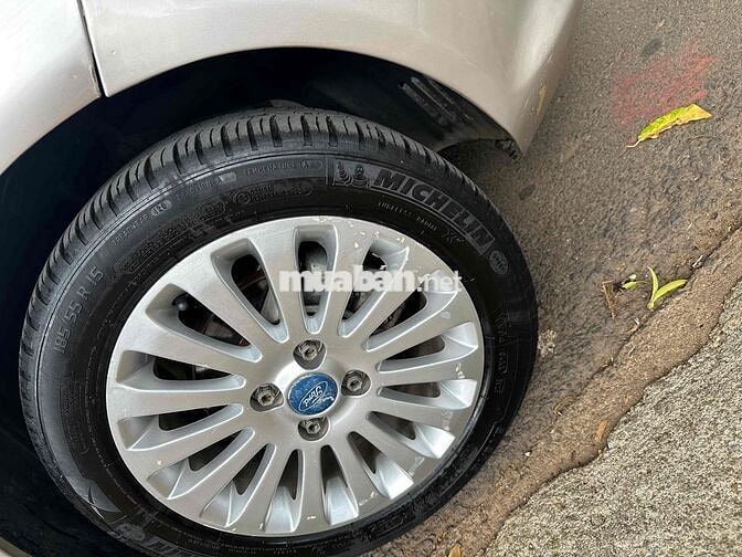 Ford Fiesta 2011 Vàng cát Tự động