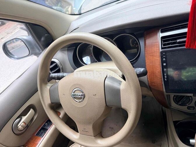Nissan Grand Livina 7 chỗ Xám