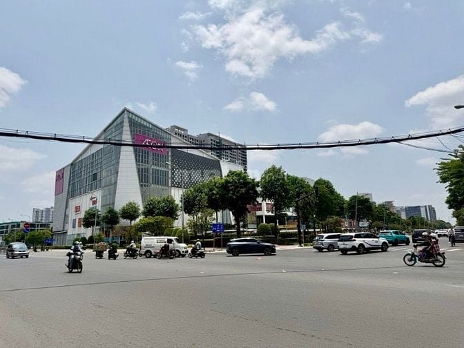 Nhà đẹp 5 tầng đường Tạ Mỹ Duật,ngay Bến xe miền tây,Nguyễn Thức Đường