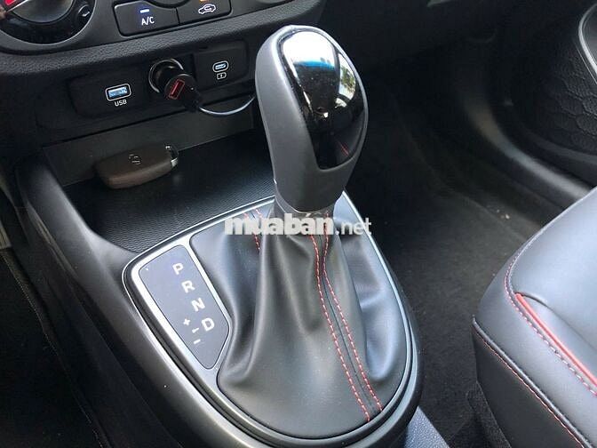 Siêu Lướt Hyundai i10 2025 odo 4800 km, bàn về giá