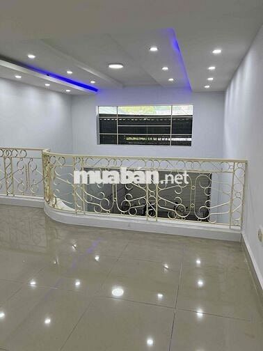 Bán nhà 1 trệt 1 lửng 2 lầu 1 sân thượng ngay chợ mỹ phước.