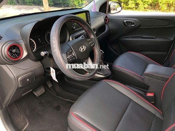Siêu Lướt Hyundai i10 2025 odo 4800 km, bàn về giá