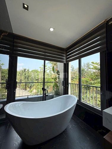 Biệt thự 12x20m trệt 2 lầu ST KDC viêw đẹp