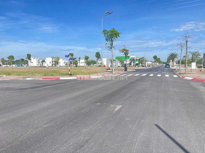 Cần bán gấp lô đất nền ngay mặt tiền đường KCN VSIP 2 tiện kinh doanh