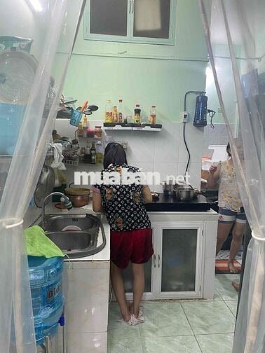 chung cư thang bộ lầu 1_,1pn 1 gác đúc,sàn gỗ,sổ hồng lâu dài, nhà đẹp