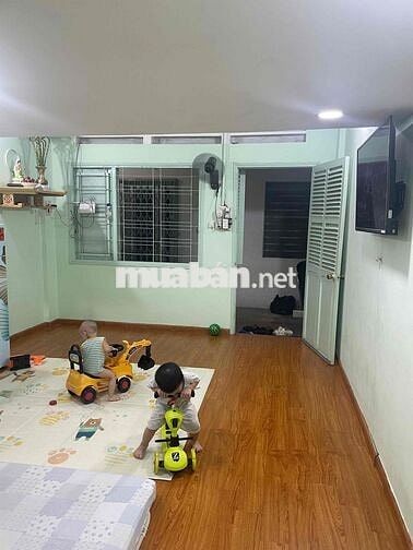 chung cư thang bộ lầu 1_,1pn 1 gác đúc,sàn gỗ,sổ hồng lâu dài, nhà đẹp