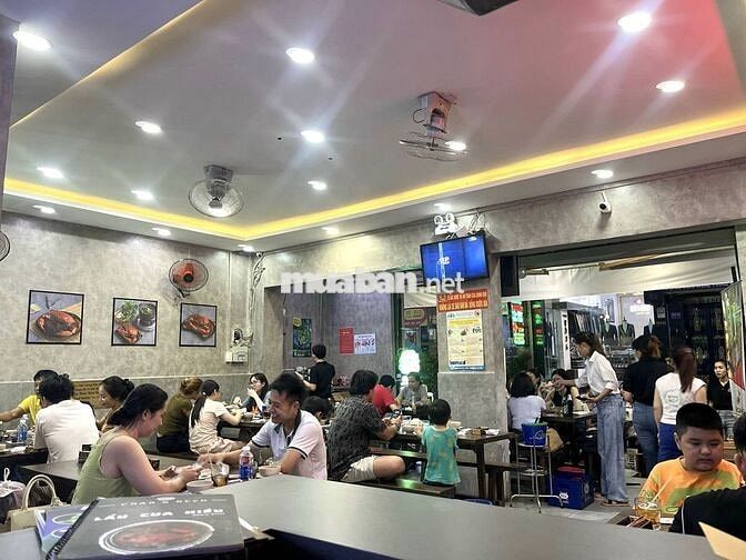 Lẩu Cua Cà Mau cần tuyển NV phục vụ 