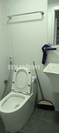 Tôi đang cần cho thuê tầng 1 sàn văn phòng dt 33m2 giá 9tr/thang 