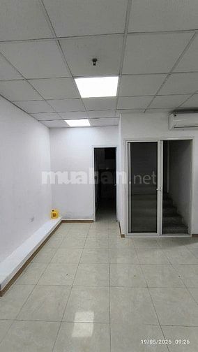 Tôi đang cần cho thuê tầng 1 sàn văn phòng dt 33m2 giá 9tr/thang 