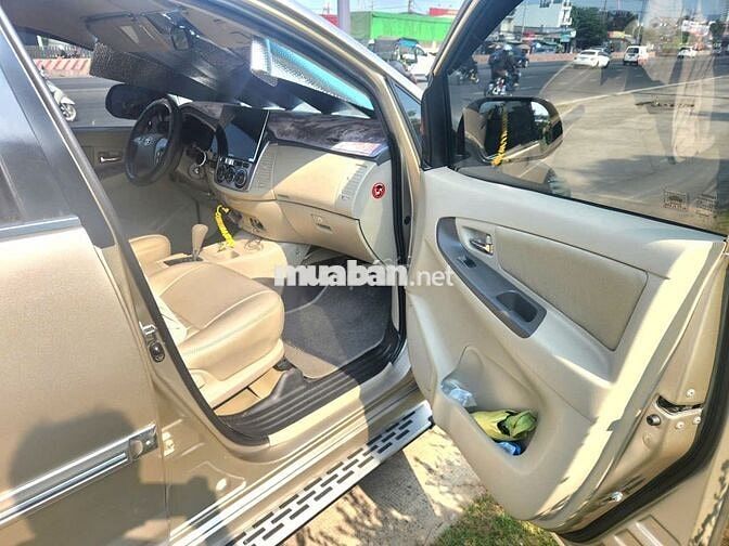 Toyota Innova 2015 2.0G AT Nâu vàng