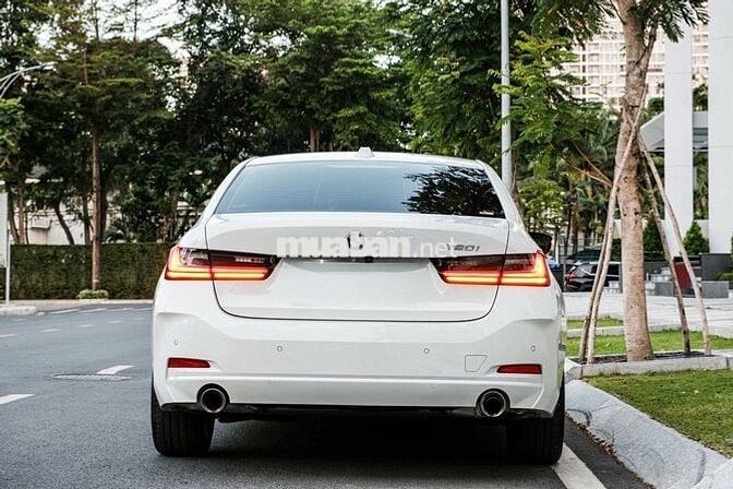 BMW 320i Sportline Model 2025 15000 km