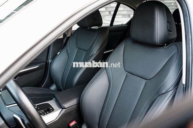 BMW 320i Sportline Model 2025 15000 km