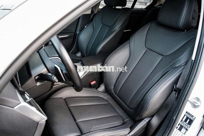 BMW 320i Sportline Model 2025 15000 km
