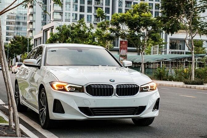 BMW 320i Sportline Model 2025 15000 km