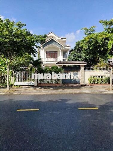 Chính chủ bán nhà mặt tiền 7m, đường phố vỉa hè 35m. Nhà 3 tầng, 6PN