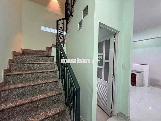 Nhà 1 trệt 2 lầu 80m2 gồm 4PN gần Phạm Văn Đồng, Gigamall