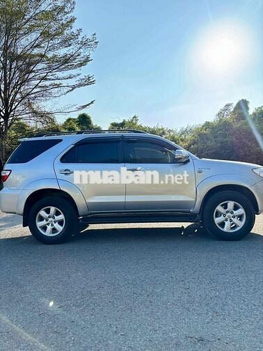 Toyota Fortuner Bạc 7 chỗ chính chủ