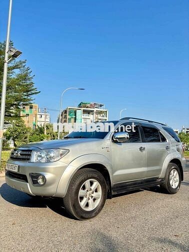 Toyota Fortuner Bạc 7 chỗ chính chủ