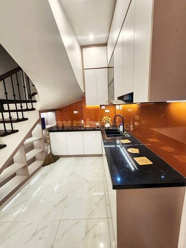Bán Nhà Gần Phố, Trung Kính, Cầu Giấy 32m, 5 tầng, mt 8m, giá 11.95 tỷ