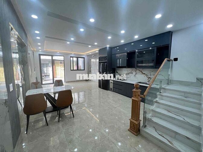 NHÀ ĐẸP Ở NGAY – 3 TẦNG SÂN THƯỢNG – HXH SÁT MẶT TIỀN – NGANG ĐẸP 5.2M